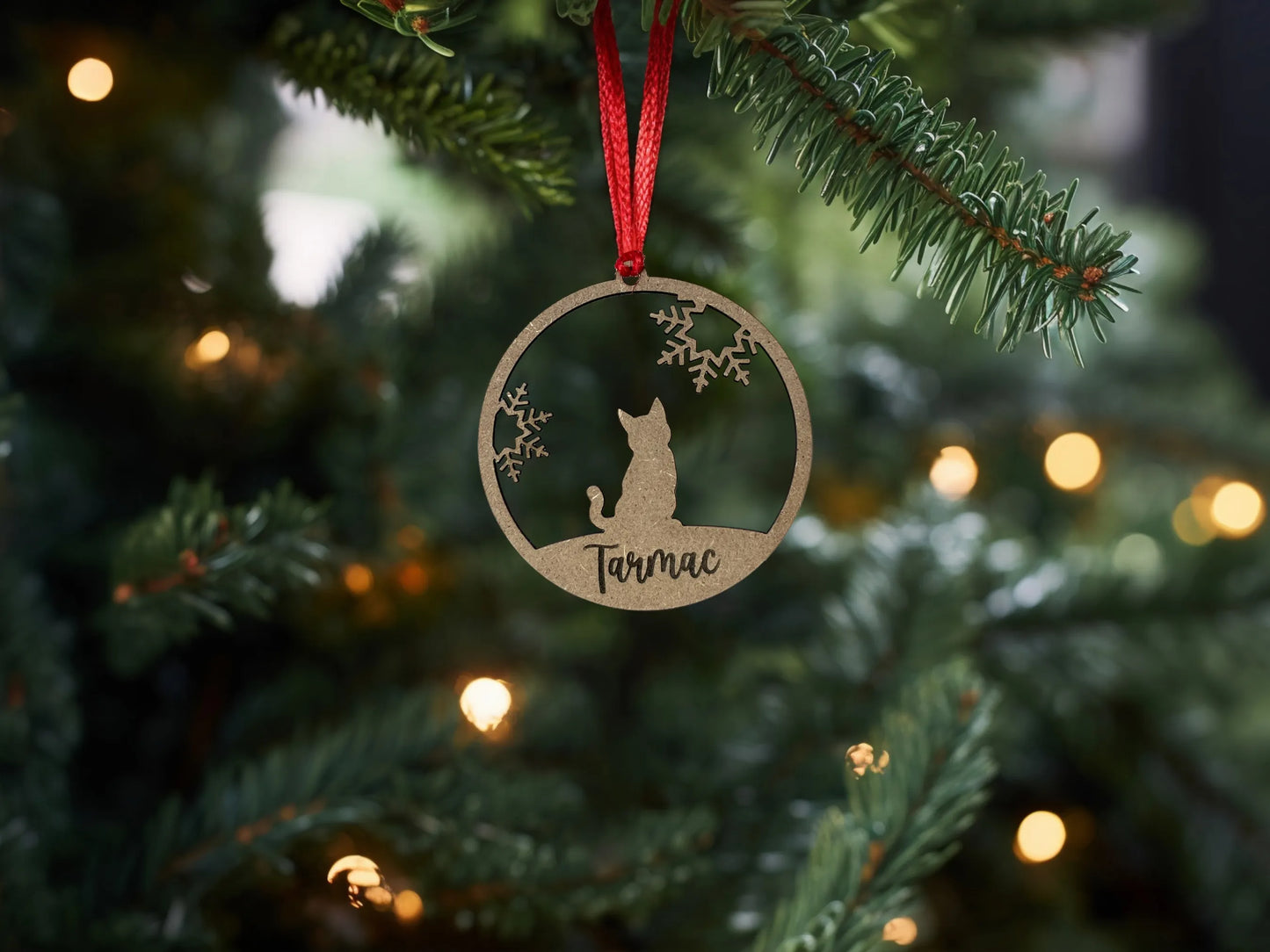 Décoration de Noël personnalisée en bois avec silhouette de chat et flocons de neige, idéale pour les amoureux des chats - Houten kerstdecoratie met kattensilhouet en sneeuwvlokken, perfect voor kattenliefhebbers.