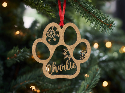 Décoration de Noël personnalisée en bois en forme de patte avec flocons de neige, idéale pour les amoureux des animaux - Houten kerstdecoratie in pootvorm met sneeuwvlokken, perfect voor dierenliefhebbers.