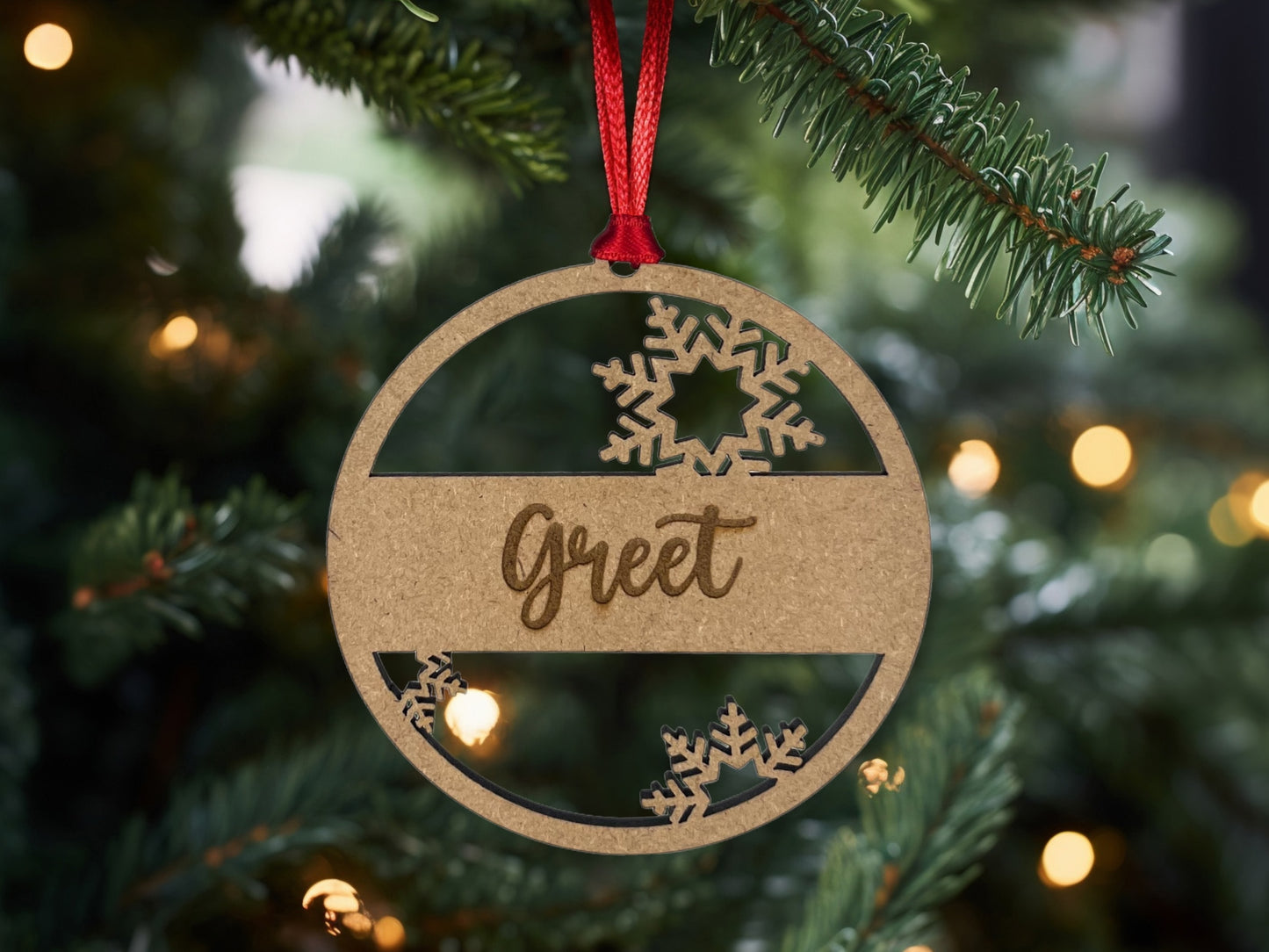 Décoration de Noël en bois gravé avec un design de flocons de neige, personnalisable pour le sapin - Houten kerstdecoratie met sneeuwvlokkenontwerp, personaliseerbaar voor de boom.