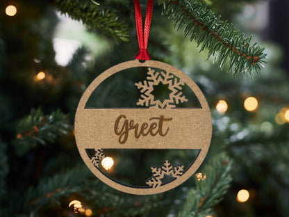 Décoration de Noël en bois gravé avec un design de flocons de neige, personnalisable pour le sapin - Houten kerstdecoratie met sneeuwvlokkenontwerp, personaliseerbaar voor de boom.