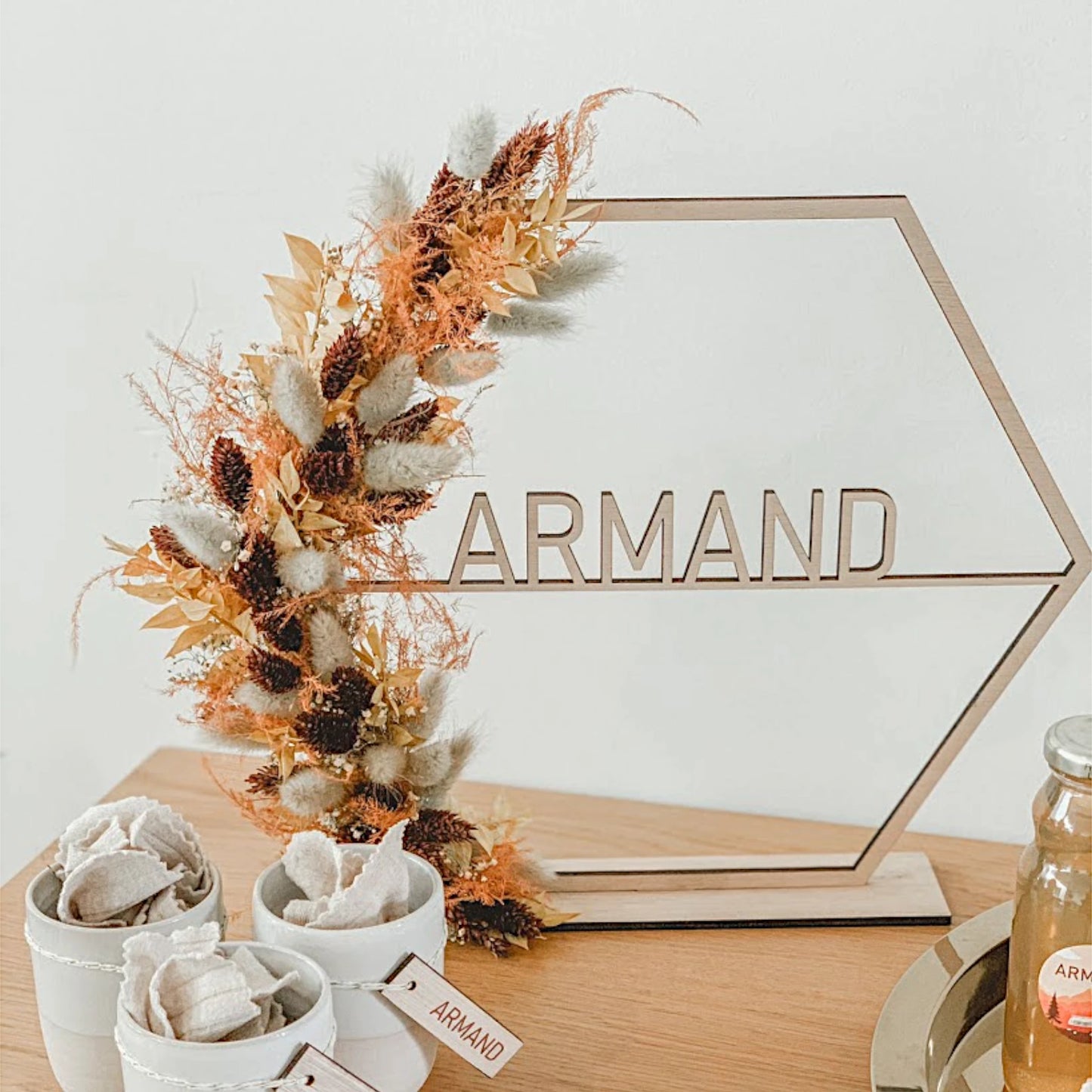 Hexagone en Bois Personnalisé avec Fleurs Séchées - Idéal pour les naissances, communions, baptêmes ou anniversaires.