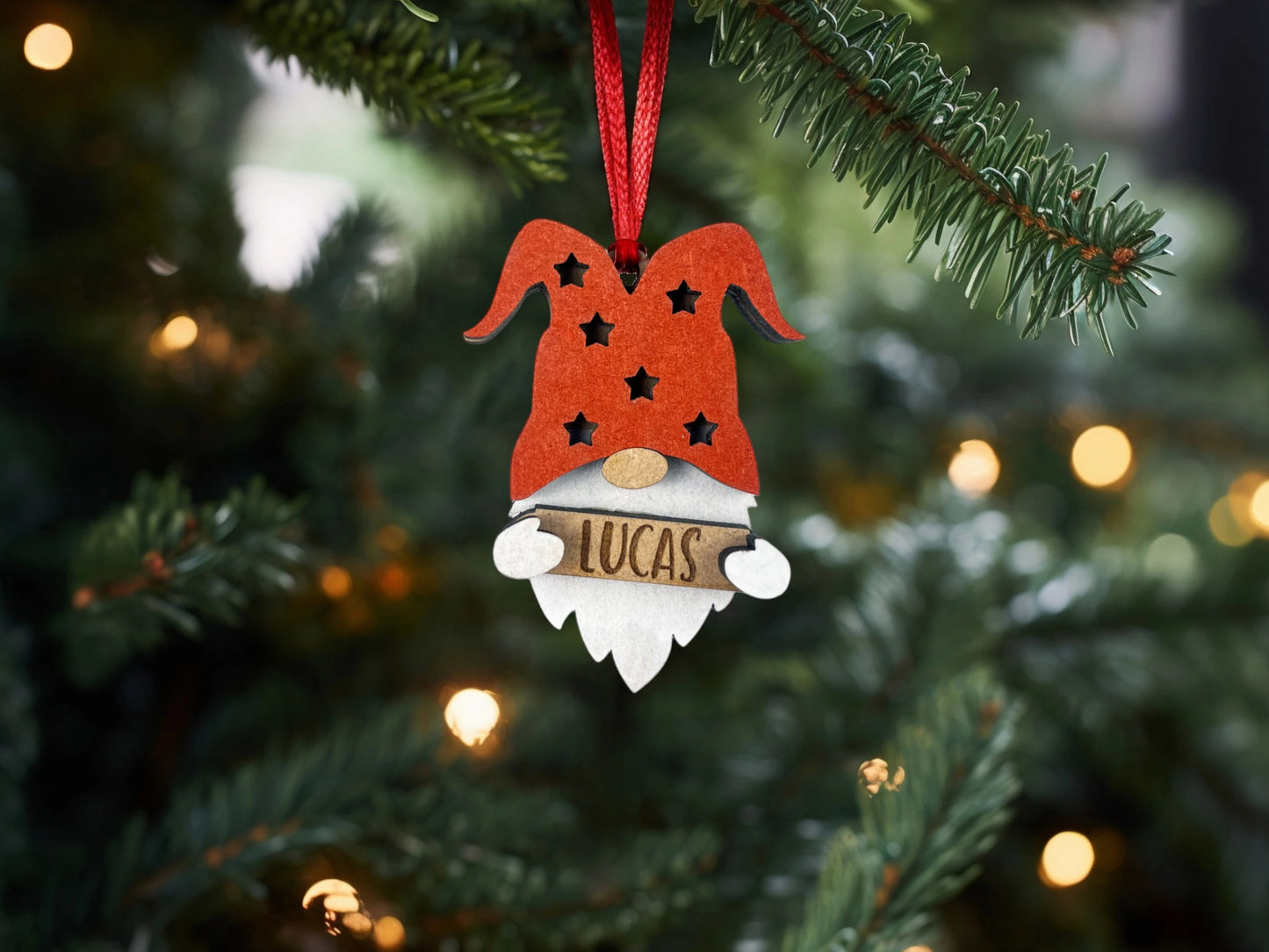 Ornement de Noël suspendu en forme de lutin avec un bonnet rouge à étoiles, personnalisé - Gepersonaliseerde kerstversiering hangend in de vorm van een kabouter met een rode muts met sterren