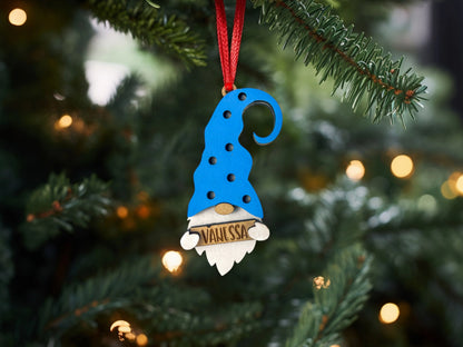 Ornement de Noël suspendu en forme de lutin avec un bonnet bleu à pois, personnalisé - Gepersonaliseerde kerstversiering hangend in de vorm van een kabouter met een blauwe muts met stippen